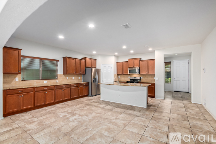 1019 W Spur Dr 4 Beds Single Family Home for Rent - Photo gallery 3