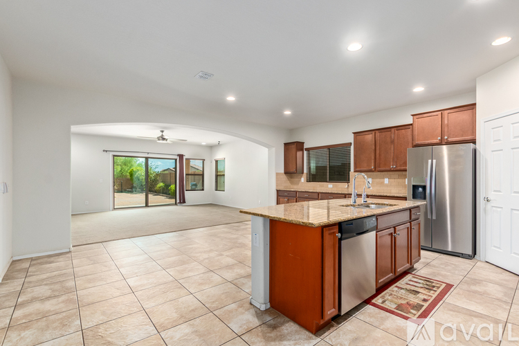 1019 W Spur Dr 4 Beds Single Family Home for Rent - Photo gallery 4