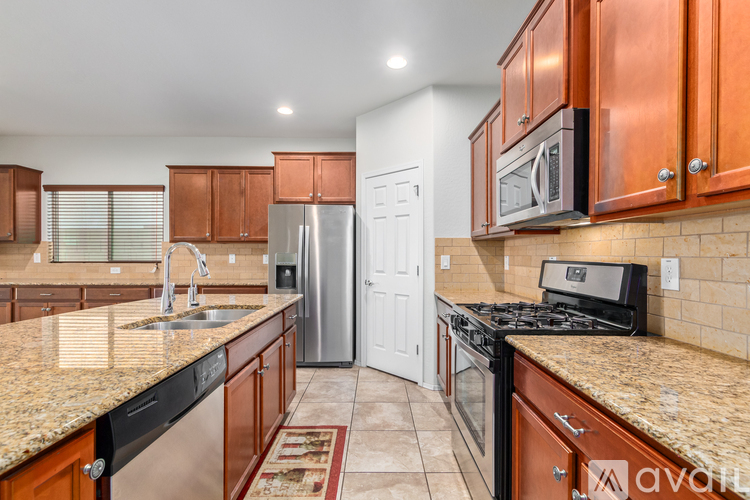 1019 W Spur Dr 4 Beds Single Family Home for Rent - Photo gallery 5