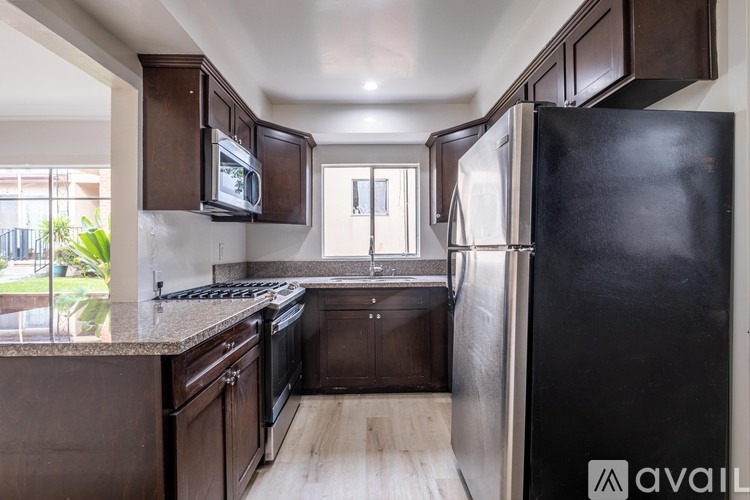 608 Illinois Ct 3 Beds Apartment for Rent - Photo gallery 3