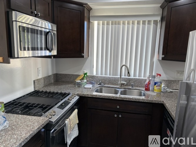 608 Illinois Ct 3 Beds Apartment for Rent - Photo gallery 4