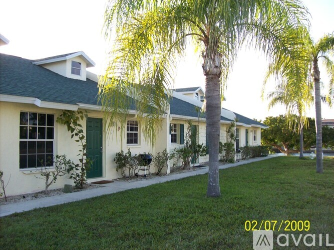 4520 Southeast 5th Place 2 Beds Apartment for Rent - Photo gallery 1