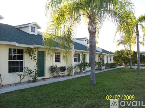 4520 Southeast 5Th Place 2 Beds Apartment for Rent