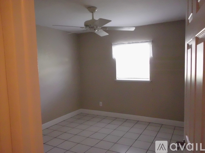 4520 Southeast 5th Place 2 Beds Apartment for Rent - Photo gallery 5