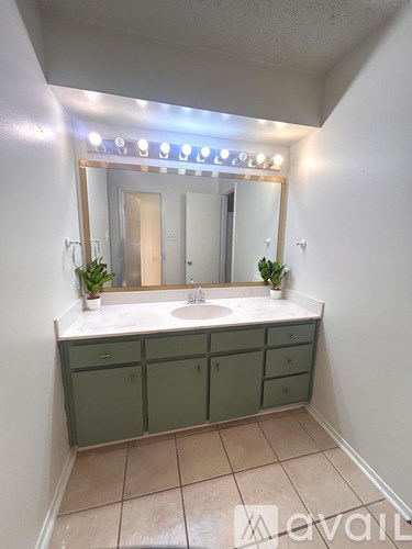 2200 Canterbury Ct 3 Beds Apartment for Rent