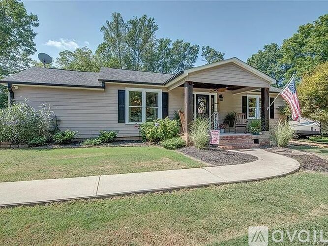 115 Crestview Drive 3 Beds Single Family Home for Rent - Photo gallery 1