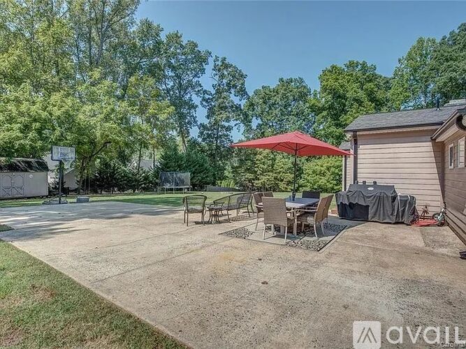 115 Crestview Drive 3 Beds Single Family Home for Rent - Photo gallery 3