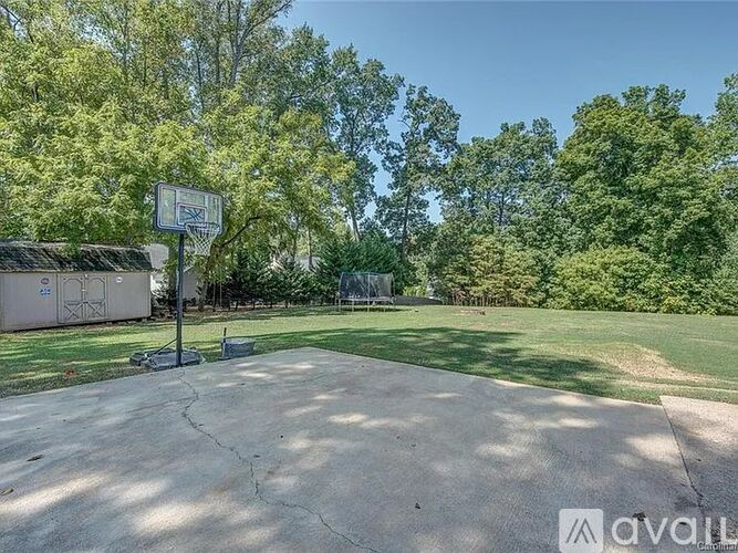 115 Crestview Drive 3 Beds Single Family Home for Rent - Photo gallery 4