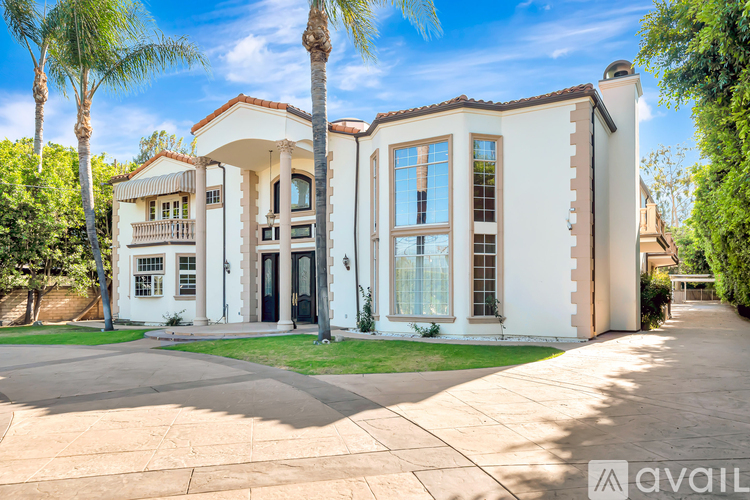 7735 Wilbur Ave 6 Beds Single Family Home for Rent - Photo gallery 2