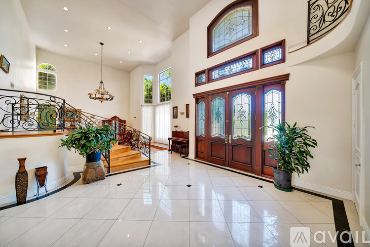 7735 Wilbur Ave 6 Beds Single Family Home for Rent - Photo gallery 3