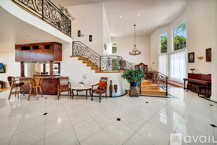 7735 Wilbur Ave 6 Beds Single Family Home for Rent - Photo gallery 4