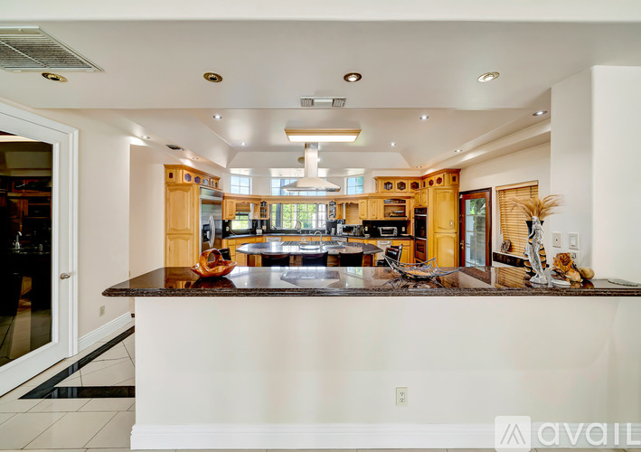 7735 Wilbur Ave 6 Beds Single Family Home for Rent - Photo gallery 5