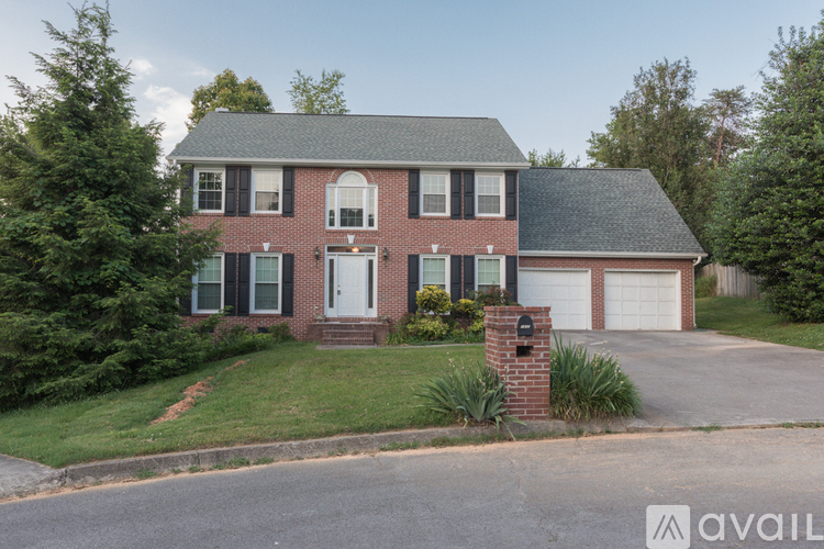 1400 Autumn Ridge Dr 4 Beds Single Family Home for Rent - Photo gallery 1