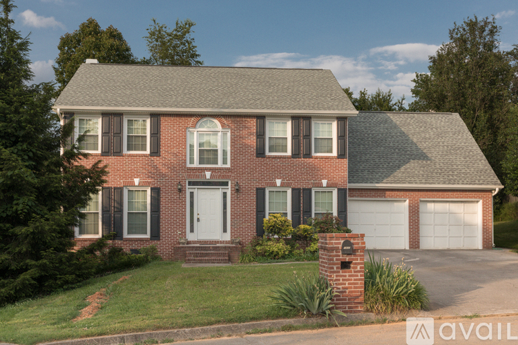 1400 Autumn Ridge Dr 4 Beds Single Family Home for Rent - Photo gallery 2
