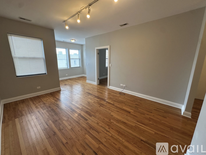 3216 W Argyle St 2 Beds Apartment for Rent - Photo gallery 1