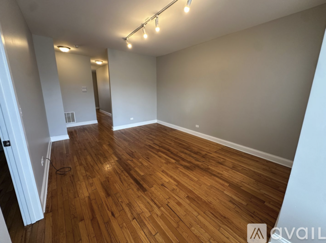 3216 W Argyle St 2 Beds Apartment for Rent - Photo gallery 3