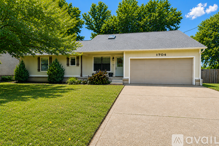 1704 Southwest D Street 3 Beds Single Family Home for Rent - Photo gallery 1