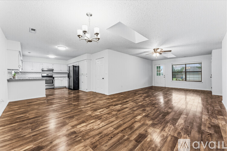 1704 Southwest D Street 3 Beds Single Family Home for Rent - Photo gallery 2