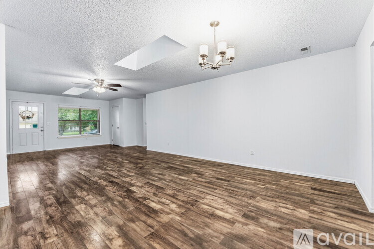1704 Southwest D Street 3 Beds Single Family Home for Rent - Photo gallery 5
