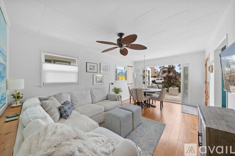 218 11th St 2 Beds Single Family Home for Rent - Photo gallery 2