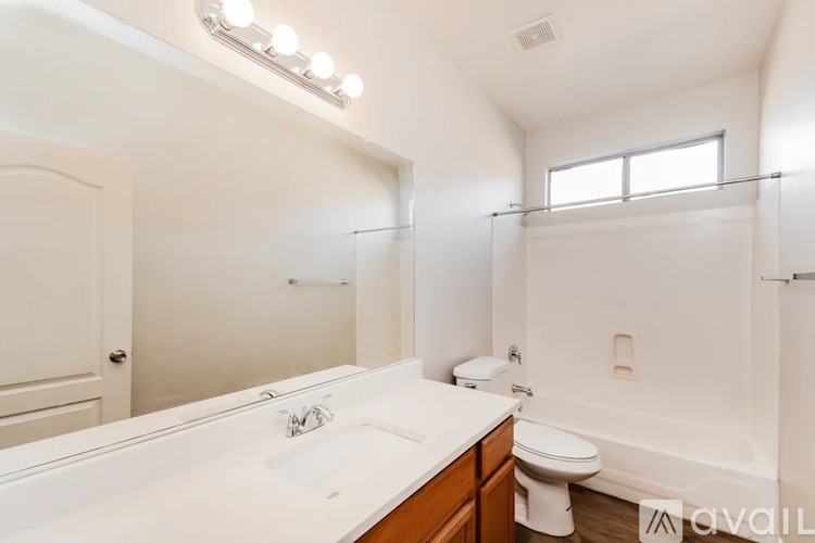 9204 N 58th Dr 3 Beds Single Family Home for Rent - Photo gallery 2