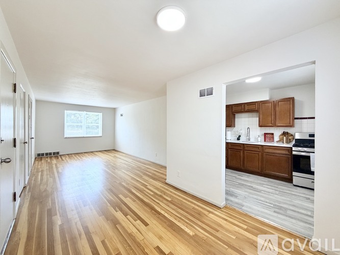 7180 Jamieson Ave 1 Apartment for Rent - Photo gallery 5