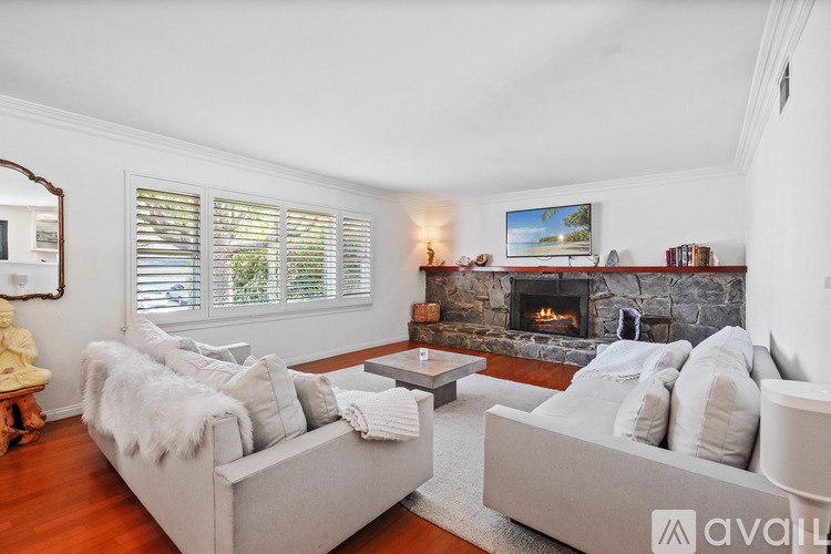5025 Dantes View Dr 4 Beds Single Family Home for Rent - Photo gallery 4