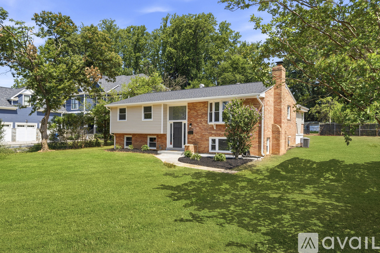 9220 Brian Drive 4 Beds Single Family Home for Rent - Photo gallery 2