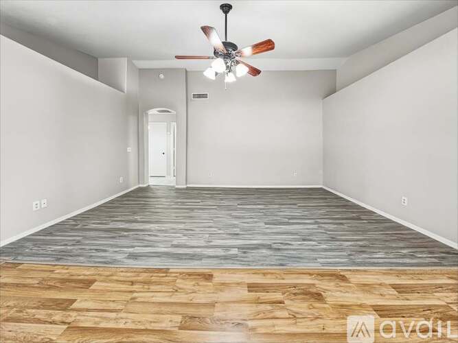 12463 N 83RD Drive 3 Beds Single Family Home for Rent - Photo gallery 2