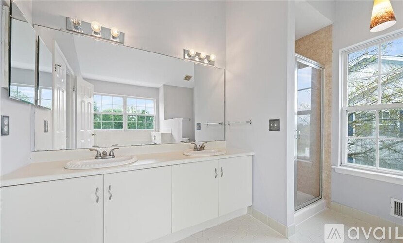 32 Cabot Way 3 Beds Townhouse for Rent - Photo gallery 3