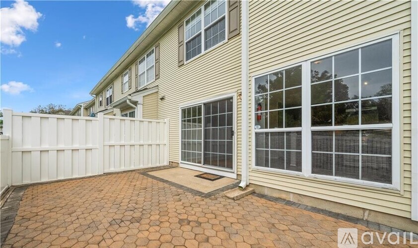 32 Cabot Way 3 Beds Townhouse for Rent - Photo gallery 4