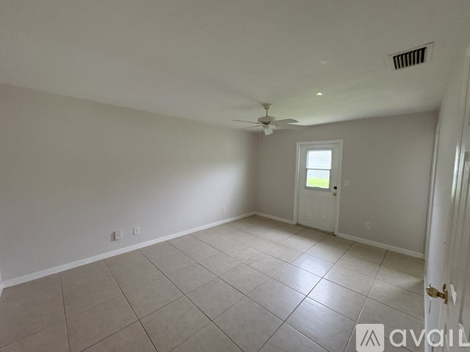 4520 Southeast 5th Place 2 Beds Apartment for Rent - Photo gallery 4