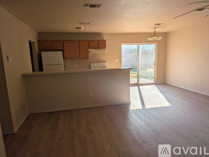 6205 S Lakeside Hills Ct 3 Beds Single Family Home for Rent - Photo gallery 3