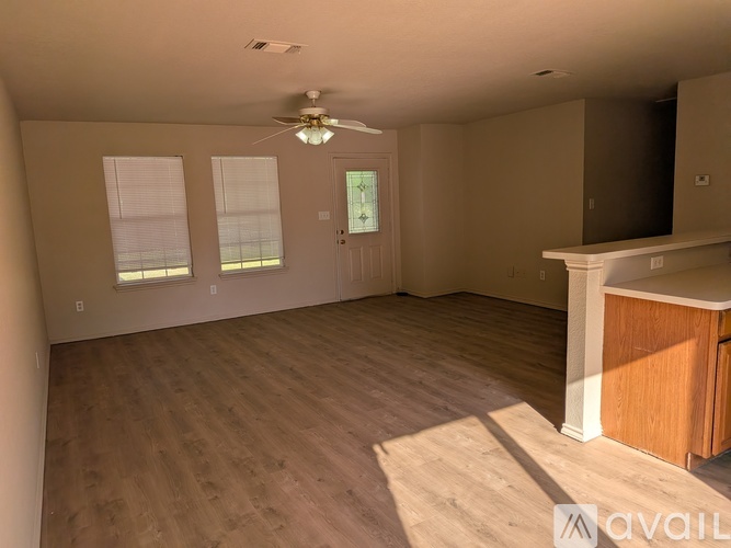 6205 S Lakeside Hills Ct 3 Beds Single Family Home for Rent - Photo gallery 4