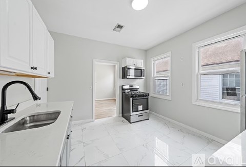 210 W Price St 3 Beds Apartment for Rent