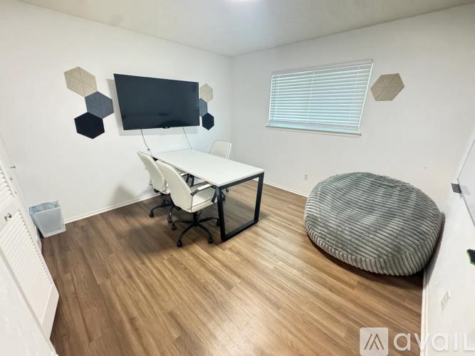 10708 School House Lane 4 Beds Single Family Home for Rent - Photo gallery 4
