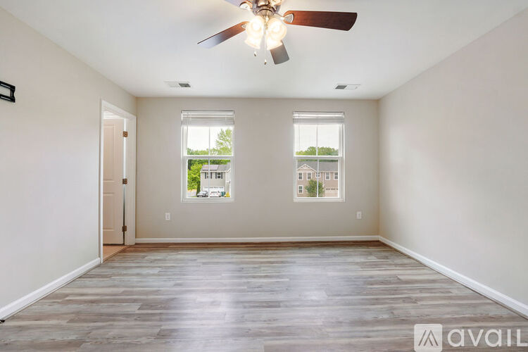5626 Noble Avenue 4 Beds Single Family Home for Rent - Photo gallery 1