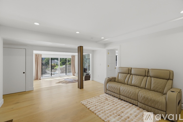 2140 192nd Ave SE 5 Beds Single Family Home for Rent - Photo gallery 4