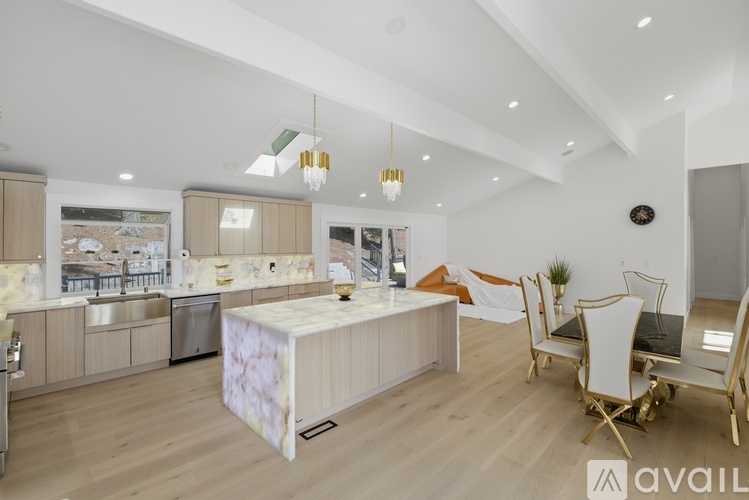 2140 192nd Ave SE 5 Beds Single Family Home for Rent - Photo gallery 5