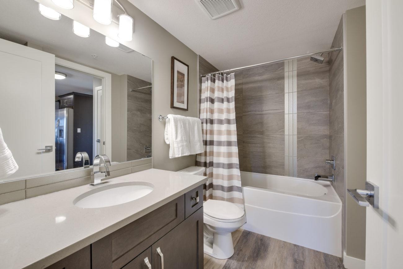 A bathroom with a white sink, toilet, and bathtub.