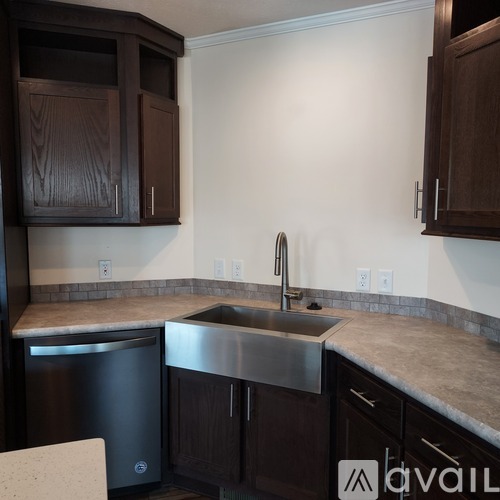6438 Hamlet 4 Beds Single Family Home for Rent - Photo gallery 4