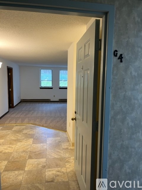 A hallway with a door and a wall with the number G4 on it.