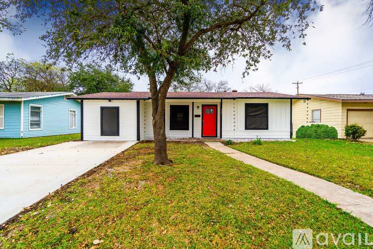 305 Laurelwood Drive 3 Beds Single Family Home for Rent - Photo gallery 1