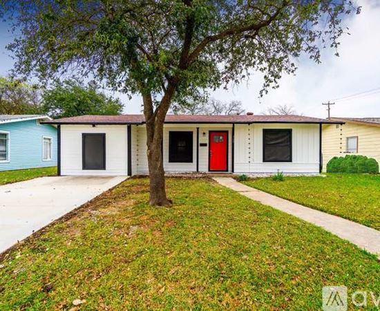 305 Laurelwood Drive 3 Beds Single Family Home for Rent - Photo gallery 1