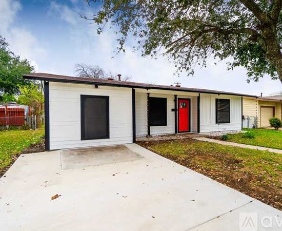 305 Laurelwood Drive 3 Beds Single Family Home for Rent - Photo gallery 2