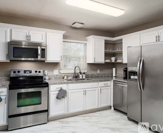 305 Laurelwood Drive 3 Beds Single Family Home for Rent - Photo gallery 4