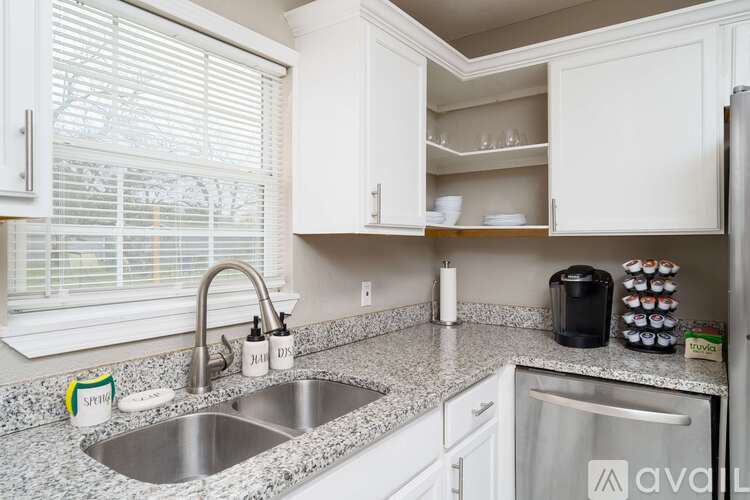 305 Laurelwood Drive 3 Beds Single Family Home for Rent - Photo gallery 5