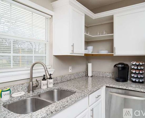 305 Laurelwood Drive 3 Beds Single Family Home for Rent - Photo gallery 5
