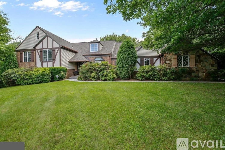 7300 Deer Lake Ln 1 Single Family Home for Rent - Photo gallery 4
