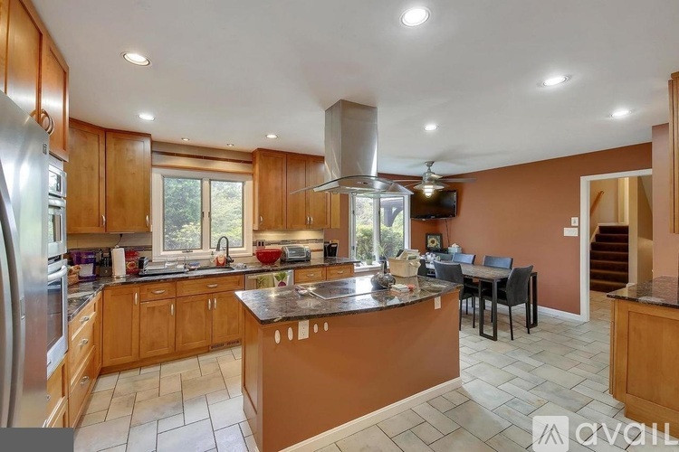 7300 Deer Lake Ln 1 Single Family Home for Rent - Photo gallery 5